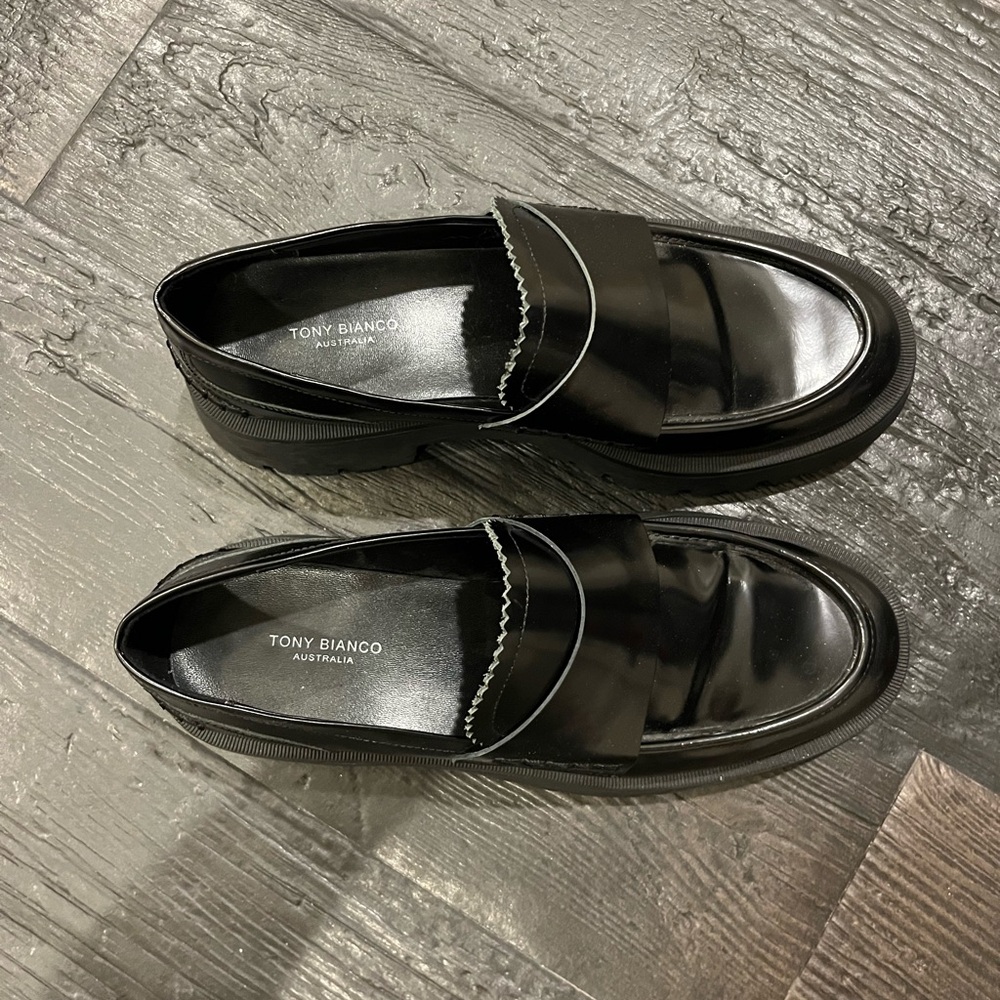 TONY BIANCO beautiful black loafers